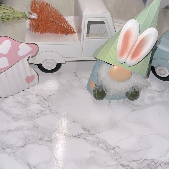 Adorable Easter Gnome and Truck Decor Set - Picture 4 of 5